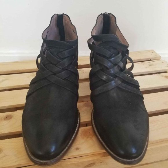 Seychelles Black Leather Booties, Strappy, Cut-outs, Zipper Back, Size 9 - Picture 2 of 6